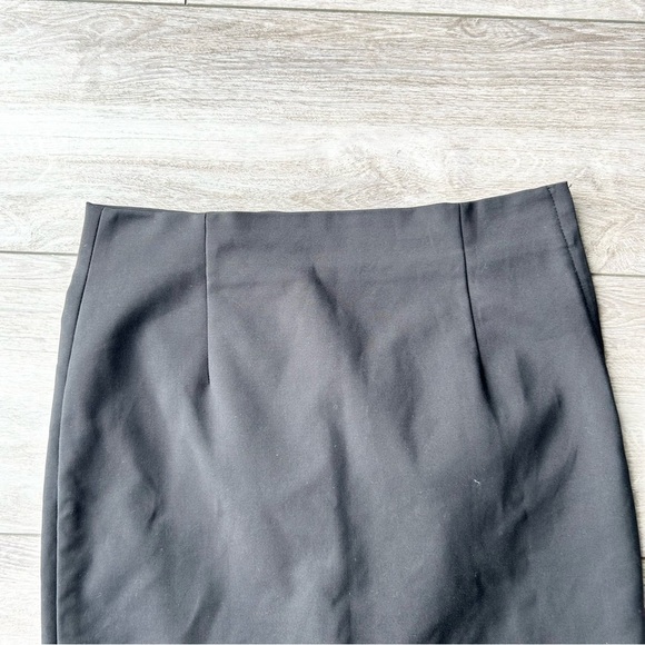 Zara Stretchy Black Knee Length Skirt - Picture 2 of 9